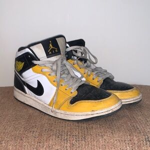 Nike Air Jordan 1 Mid Yellow DQ8426-701 Size 9